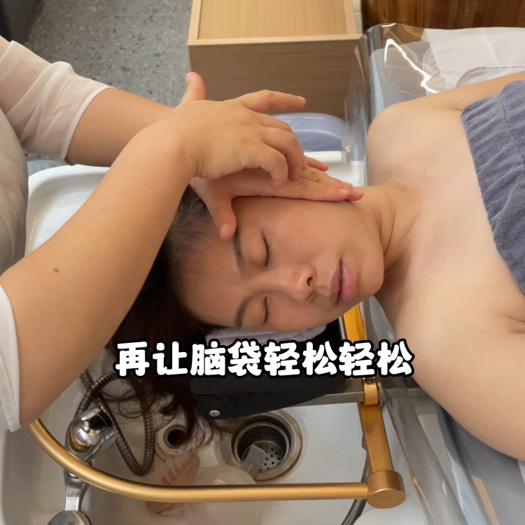 小姐妹睡眠质量不好，可以试试头部治疗，放松头部真的可以解压...